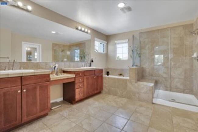 Building Photo - COMING SOON!! Spacious 4-Bedroom Home in O...