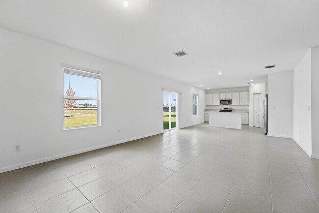 Building Photo - 10739 NW Moon Rise Ln