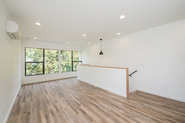 Building Photo - Atkinson Commons- Unit 1