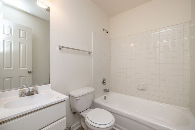 Building Photo - Two-bedroom Unit in Richmond Condo