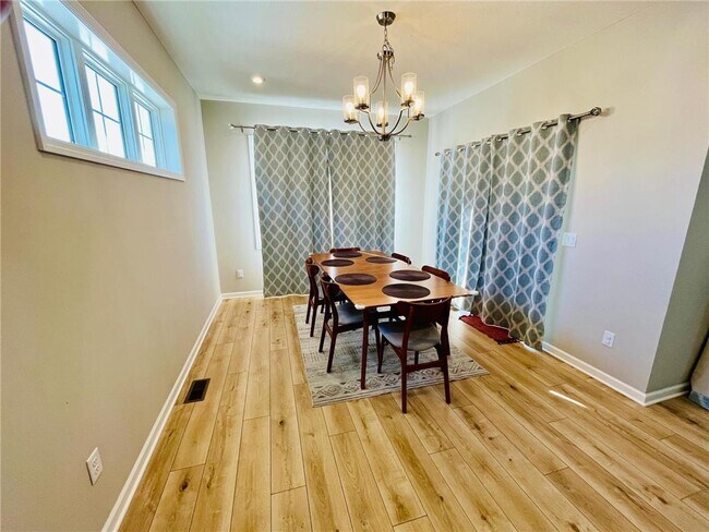 Building Photo - 1935 Mulberry Ln