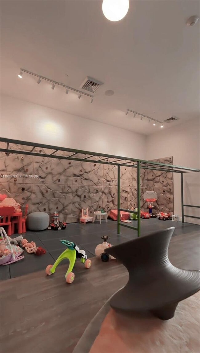 Building Photo - 16385 Biscayne Blvd