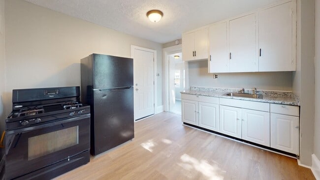 Building Photo - 1371 W 85th St