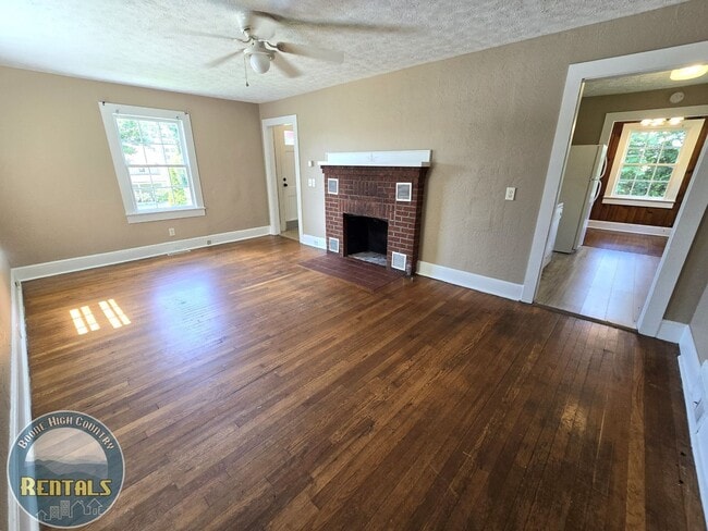 Building Photo - 310 Ridge St NW