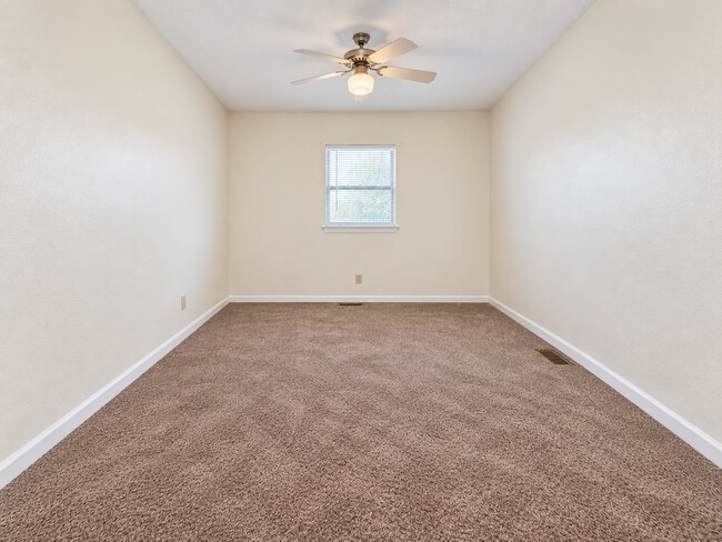 Building Photo - 1205 Fairway Dr SW