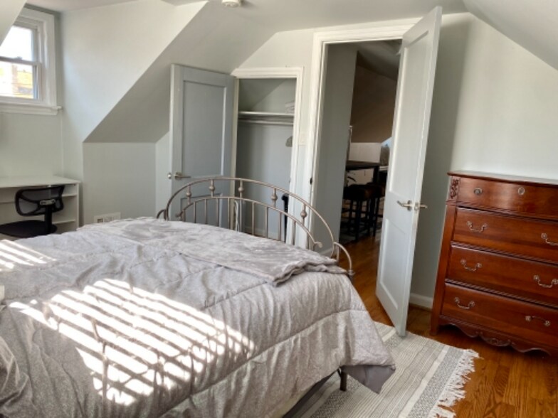 Building Photo - 3405 40th Ave