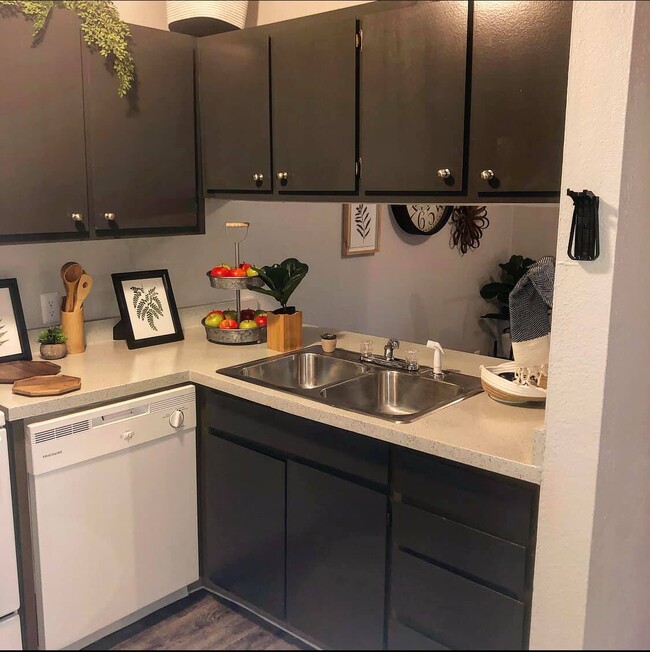 2 bed 1 bath - Kitchen (Model Unit) - 4418 SW BLVD Apartments