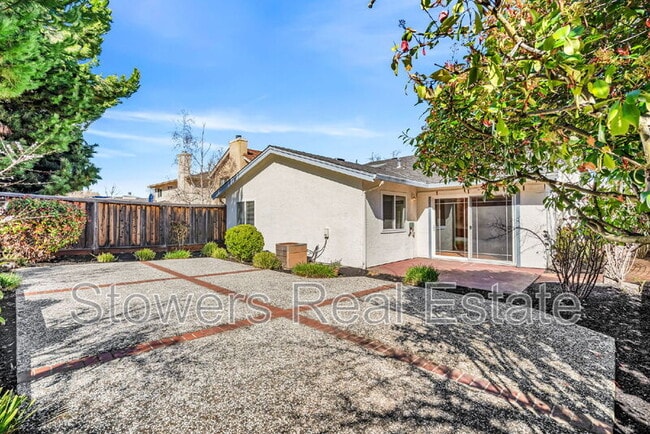 Building Photo - 2940 Sombrero Cir