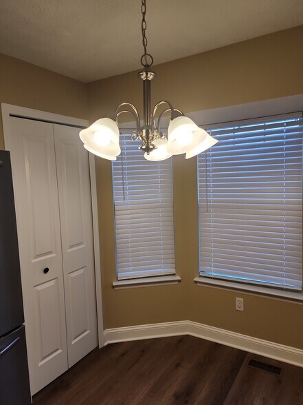 Building Photo - 9308 Gordon Ct