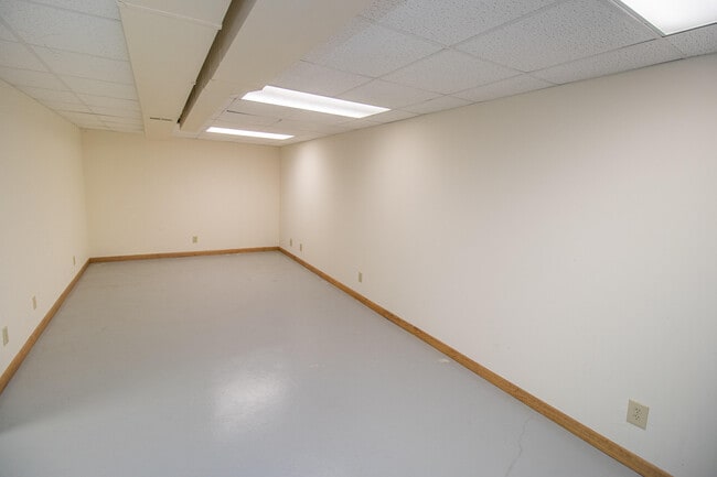 Building Photo - 1055 S Imperial Dr