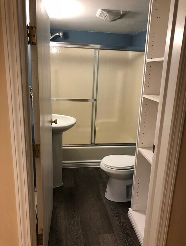 Building Photo - 180 Fish Rd