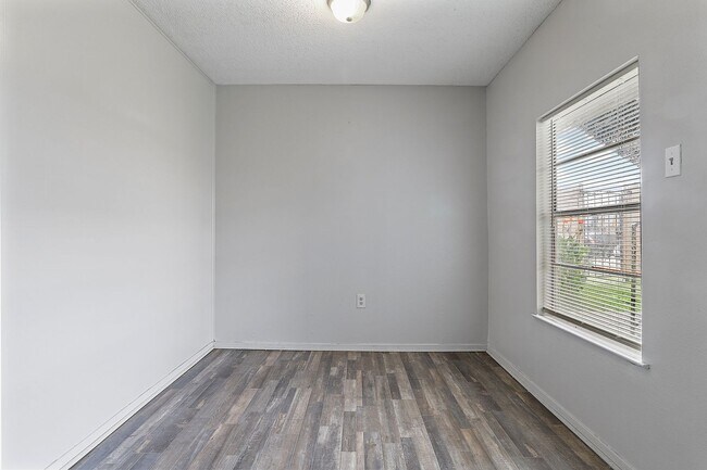 Interior Photo - 0000 MMM