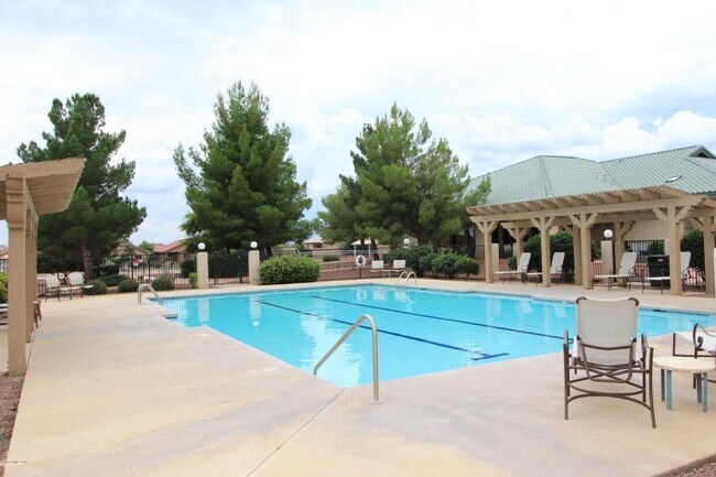 Building Photo - Home in Holiday Community Resort
