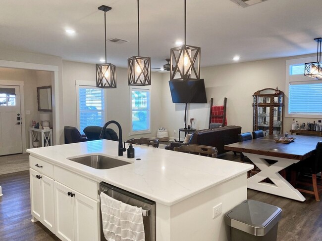 Building Photo - 412 Carneros Dr