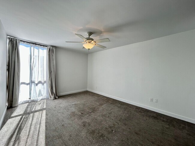 Building Photo - Prime 2 Bed, 2 Bath in La Jolla!