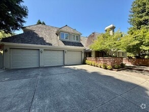 Building Photo - Stunning, Furnished 4 Bed 3.5 Bath + Offic...