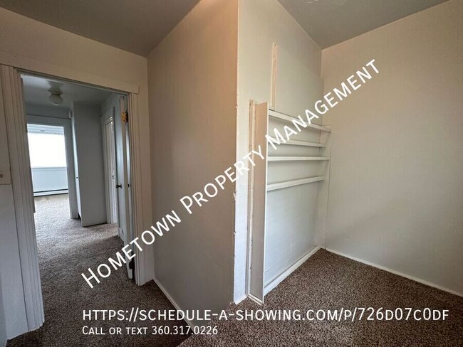 Building Photo - Updated 2 Bdr 1 bath Apt. Tacoma! Availabl...