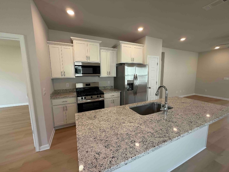 Building Photo - 521 Vista Pointe Dr