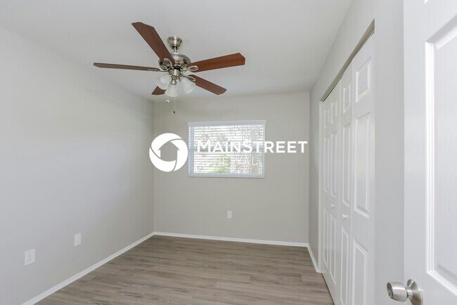 Building Photo - 3 Bedroom Pet-Friendly Home in Sarasota, FL with Main Street Renewal