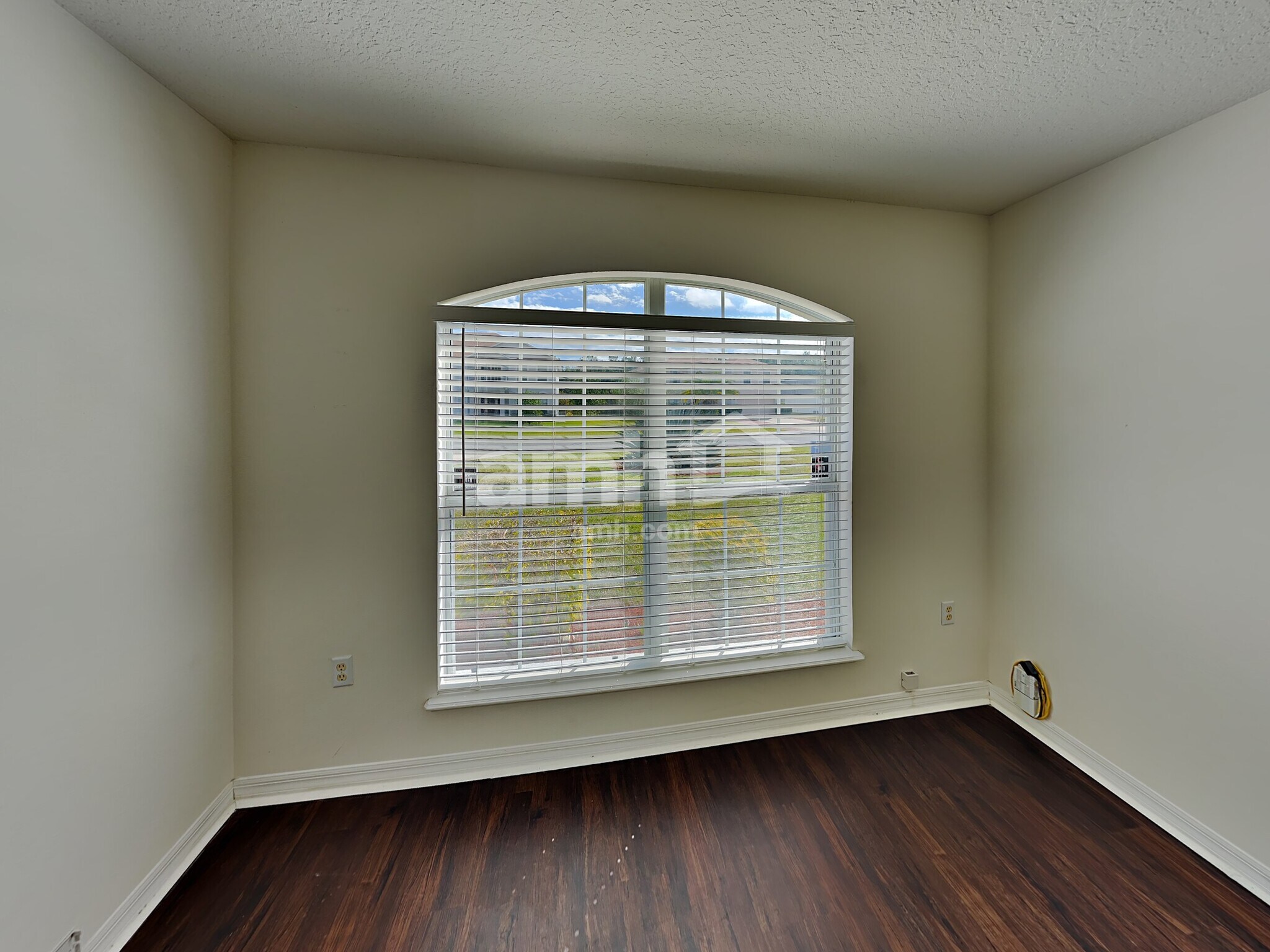 Building Photo - 5549 Shady Pine St S