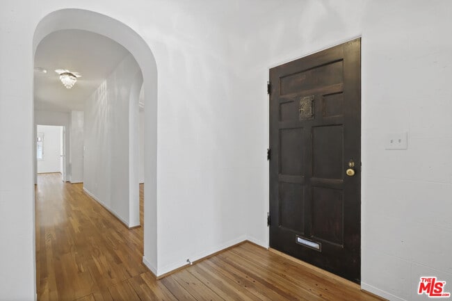 Building Photo - 1143 S Rimpau Blvd