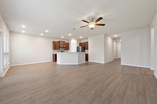 Building Photo - 7445 Gdn Gln Dr