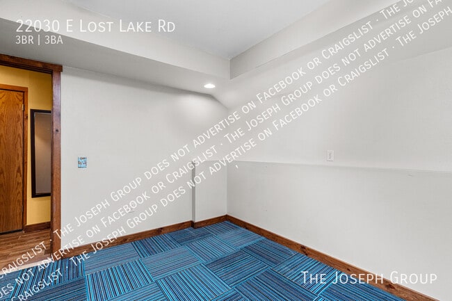 Building Photo - 22030 E Lost Lake Rd