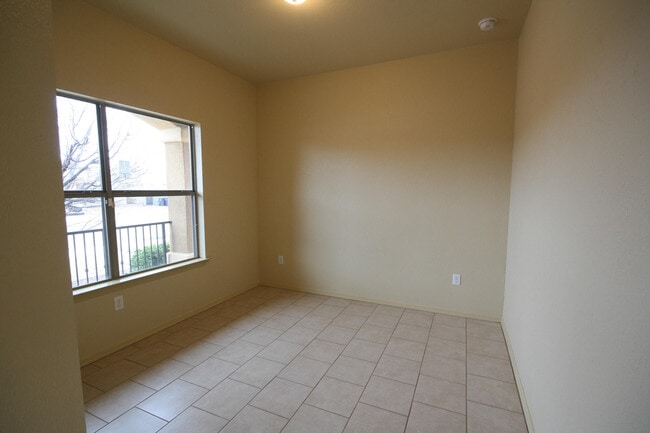 Building Photo - 5806 Redstone Rim Dr