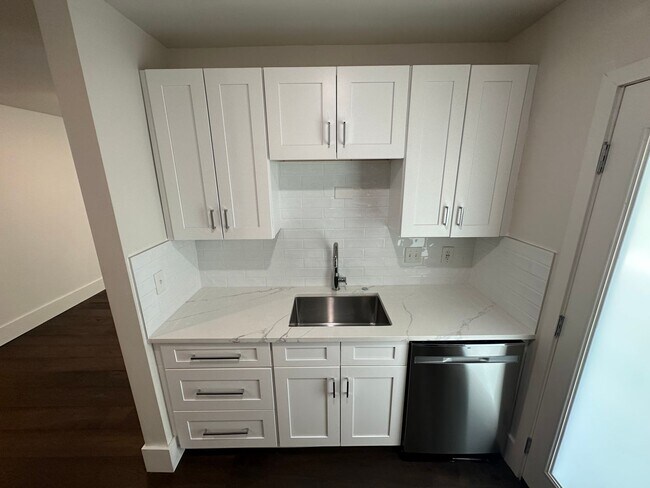 Building Photo - Renovated 2 Bed, 2 Bath Condo in Lakeside Community of Lake Maitland Terrace!!