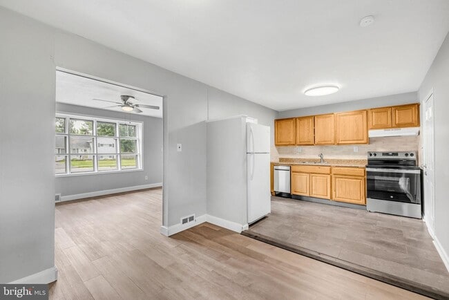 Building Photo - 136 Brookside Blvd