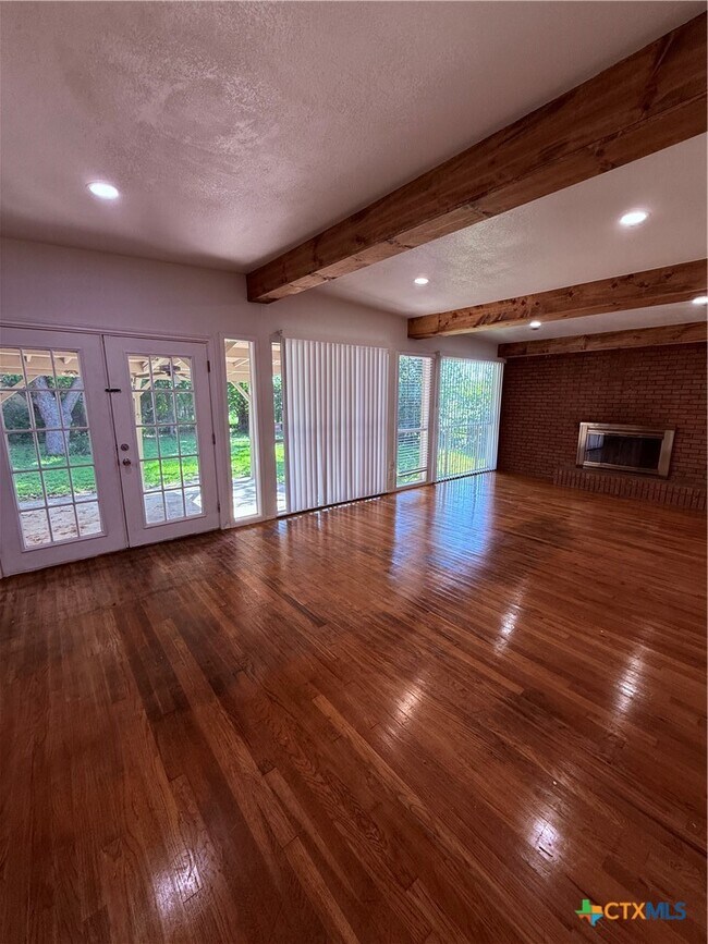 Building Photo - 2218 Terrace Dr