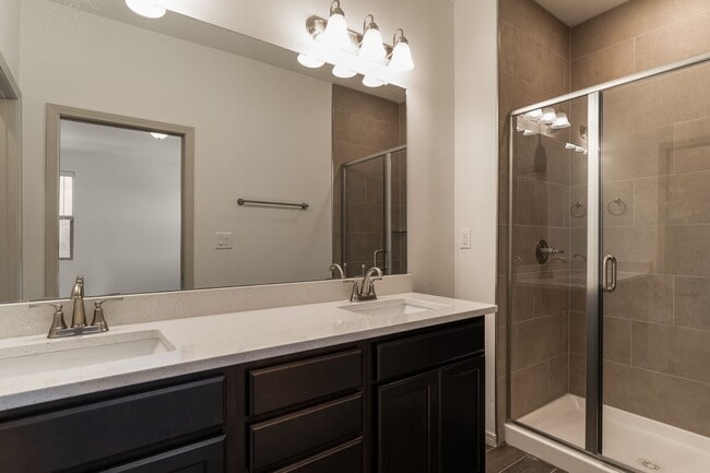 Building Photo - 3 Bedroom Santa Fe Townhouse