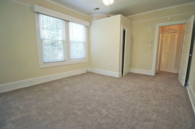 Building Photo - 2025 PRE-LEASING - 1 Bedroom, 1 Bath - Old...