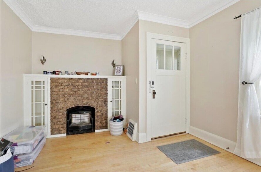 Building Photo - 701 Sherwood Ave