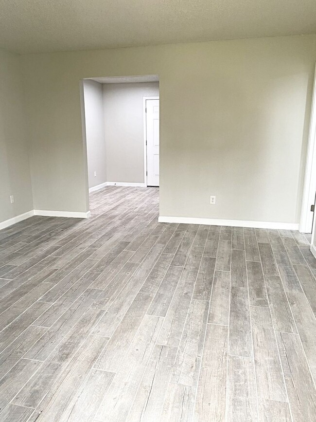 Building Photo - 5941 B Bedford Dr., Beaumont, TX 77708