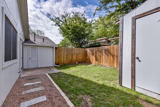 Building Photo - 124 W William Cannon Dr