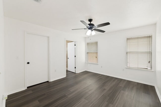 Building Photo - BEAUTIFUL 3-BEDROOM HOME NEAR LACKLAND AFB