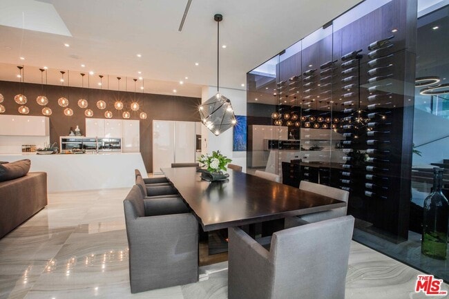 Building Photo - 2210 Bowmont Dr