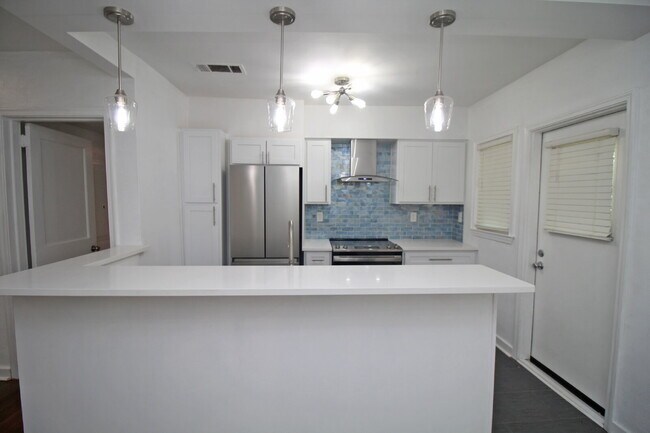 Building Photo - Live Near the Water & NAS Pensacola — Charming 3BR Cottage with Screened Porch, Character Details...
