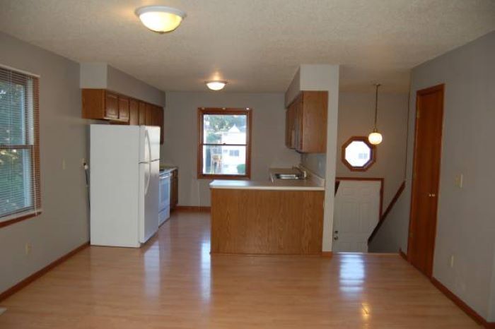 Building Photo - 910 N Dodge St