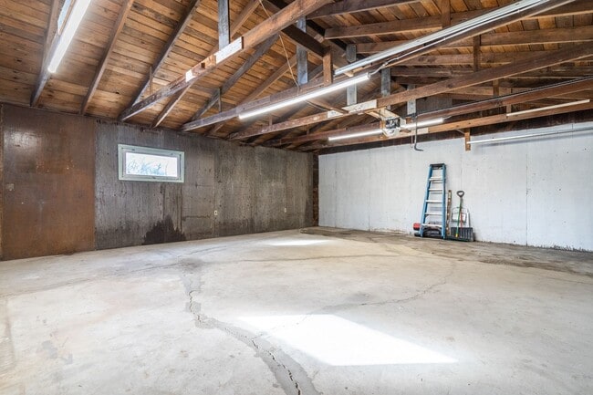 Building Photo - 1610 9th Ave N