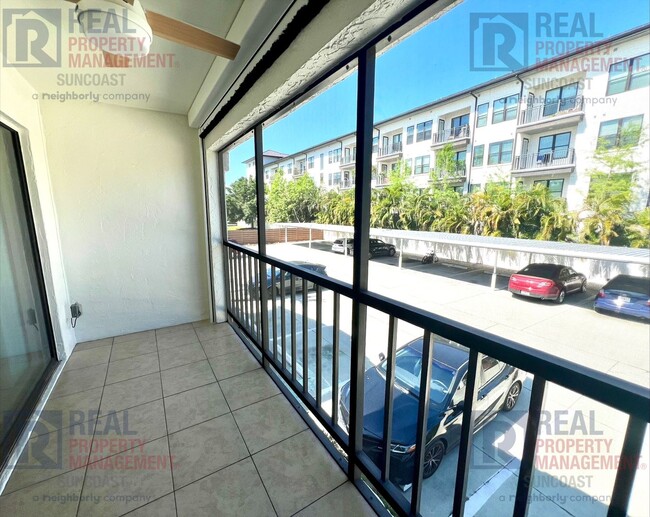 Building Photo - 631 N Orange Ave