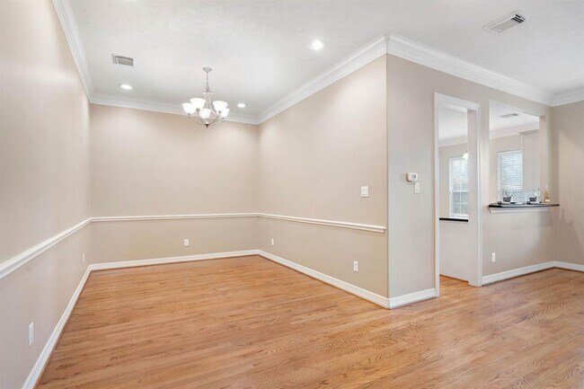 Building Photo - 1503 Shady Villa Fern