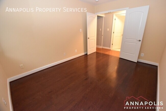Building Photo - 302 Hilltop Ln