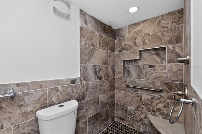 Building Photo - 5644 Berlin Dr