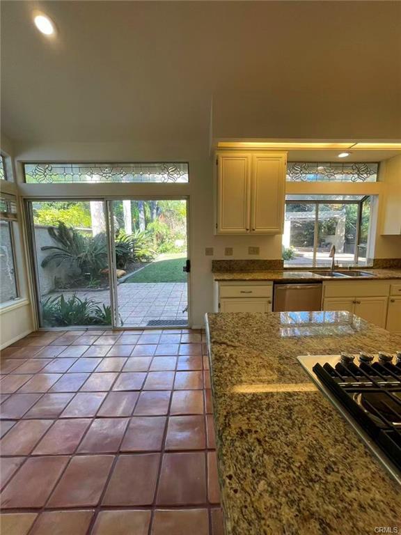 Building Photo - 15 Springbrook Rd