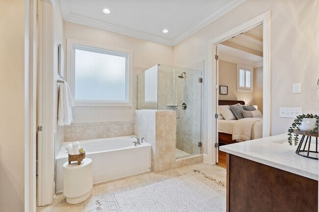 Building Photo - 1036 Clifton St