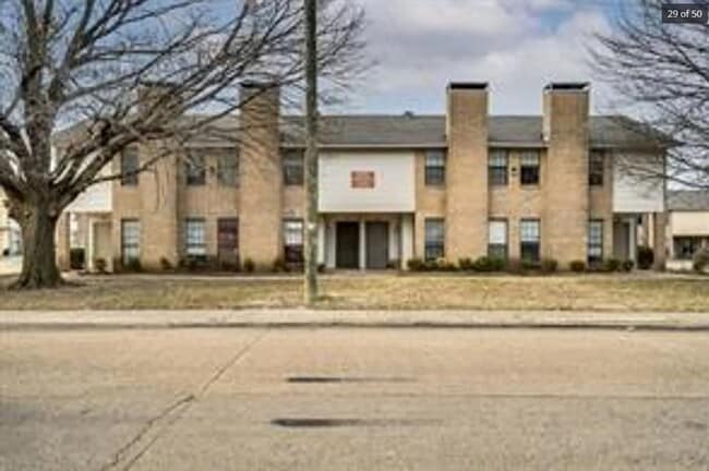Building Photo - 8005 Rothington Rd