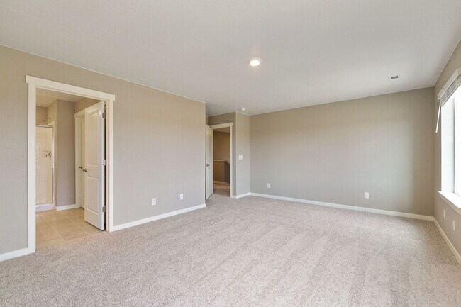 Building Photo - 1939 Knobby Pine Dr