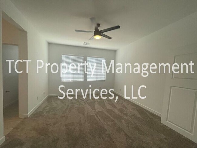 Building Photo - Stunning 4 Bedroom Overlooking Common Area!